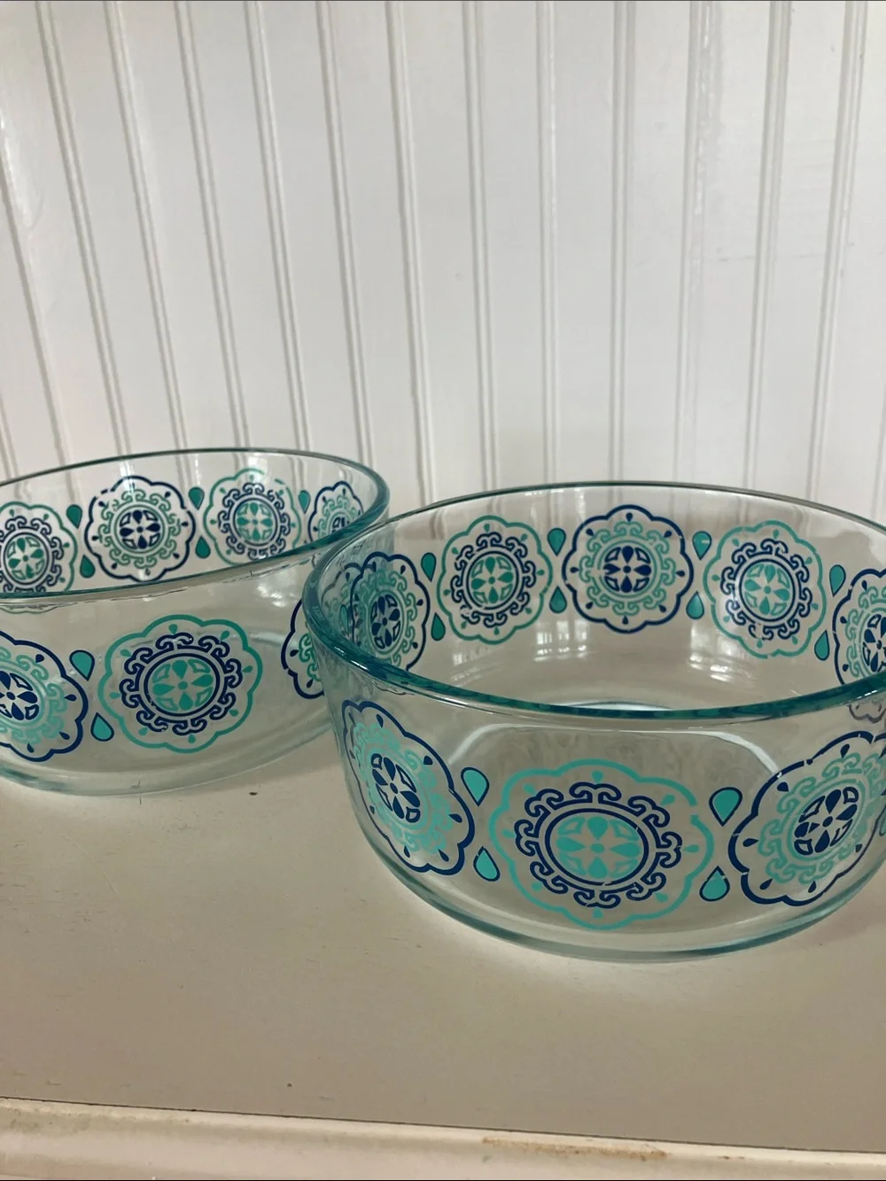 Pyrex Retro Blue Medallion/Pinwheel 1 1/2 Quarts Glass Bowls (2)